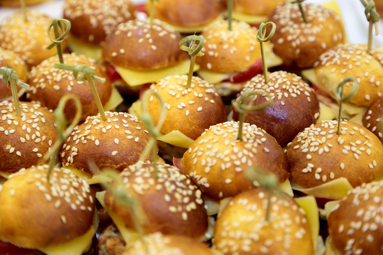 Finger food, czyli przekąski na jeden kęs: dlaczego to idealne rozwiązanie na event?